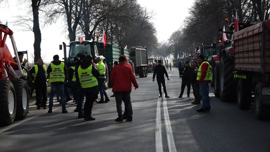 KOLEJNE ROLNICZE BLOKADY NA DROGACH POWIATU GŁOGOWSKIEGO