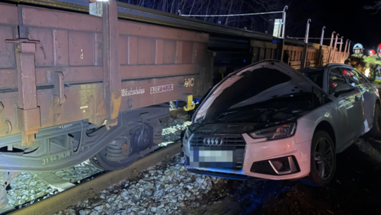 KOLEJNE ZDERZENIE OSOBÓWKI Z POCIĄGIEM