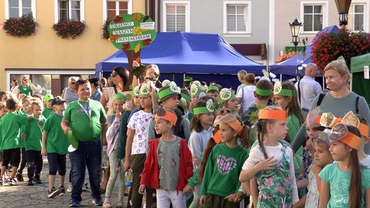 KOLOROWY DZIEŃ PEŁEŃ ATRAKCJI