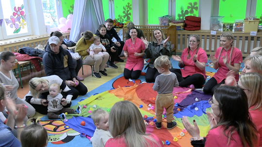 KOLOROWY I WESOŁY DZIEŃ OTWARTY W ŻŁOBKU