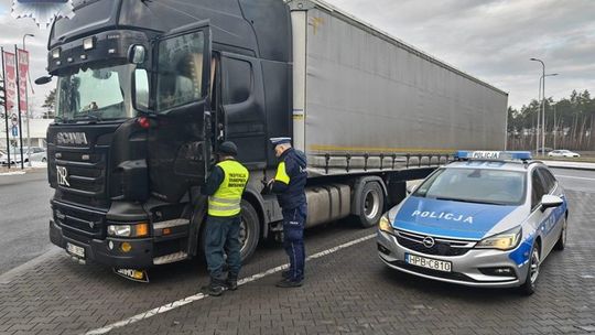 Kontrole ciężarówek w Polkowicach. Mandaty i zatrzymane dowody