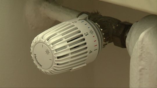 KORZYSTNE ROZWIĄZANIE? Niektrórzy mają wątpliwości co do wymiany głowic termostatcznych w zasobach SM Nadodrze.