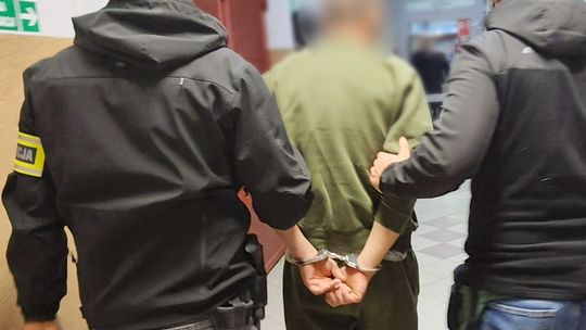 Kradł auta i jeździł mimo zakazu. Policja szybko go dopadła