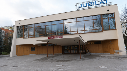 KUCHNIA BŁYSZCZY, SENIORZY GŁODUJĄ