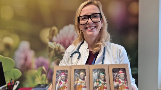 Kup bombkę Mikołaja z ratuszem i wesprzyj budowę skrzydła hospicjum Kup bombkę Mikołaja z ratuszem i wesprzyj budowę skrzydła hospicjum