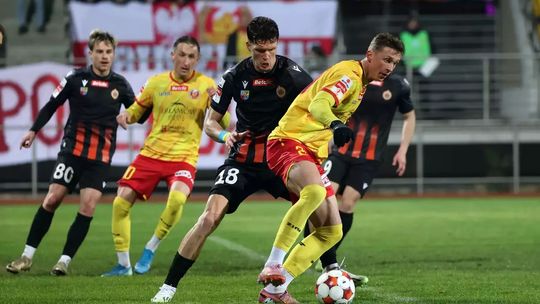 Chrobry pokonał Znicz w Pruszkowie 2-0.