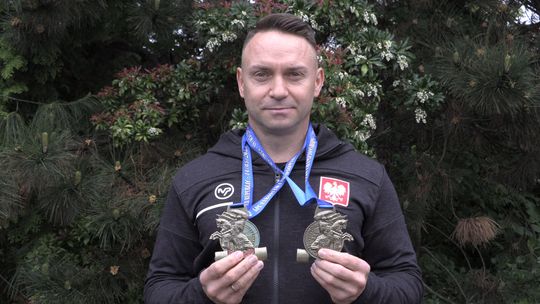 LATA LECĄ, A ON WCIĄŻ NA PODIUM