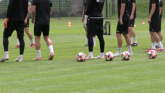 LEPSZE MURAWY KLUCZEM DO AWANSU?