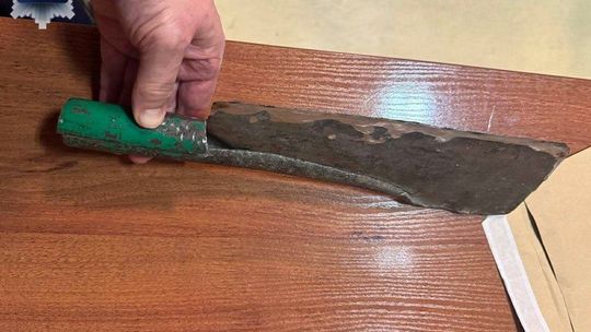 Maczeta, groźby i zniszczone mienie. Agresywny polkowiczanin zatrzymany. Maczeta, groźby i zniszczone mienie. Agresywny polkowiczanin zatrzymany.