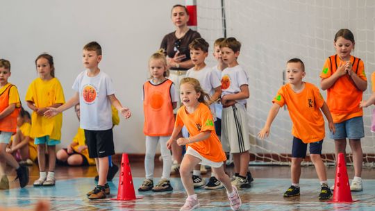 Mali sportowcy w akcji. Spartakiada połączyła przedszkolaki