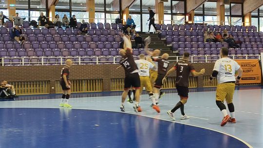 MASTERSI W AKCJI. TURNIEJ PIŁKI RĘCZNEJ NA 80-LECIE CHROBREGO