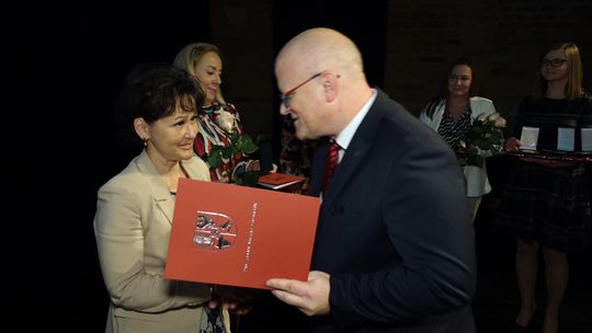 MEDALE I NAGRODY DLA NAUCZYCIELI MIEJSKICH SZKÓŁ
