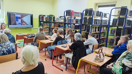 Międzypokoleniowy projekt w Jerzmanowej. Seniorzy poznają technologie