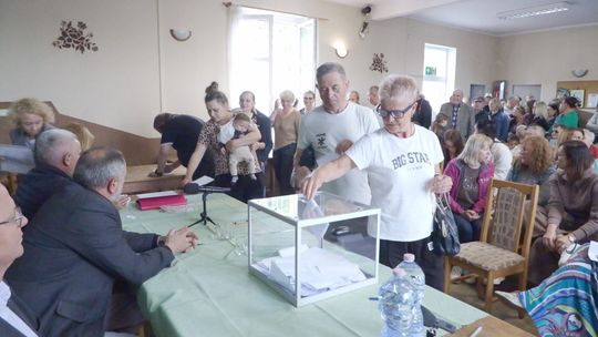 MIESZKAŃCY WILKOWA BRONIĄ SZKOŁY