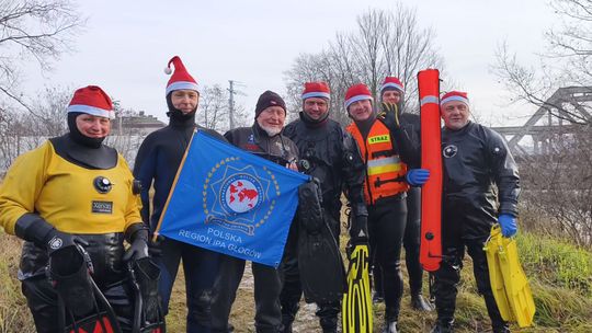 MIKOŁAJKOWY SPŁYW W GŁOGOWIE: 70 ŚMIAŁKÓW POKONAŁO ZIMNĄ ODRĘ
