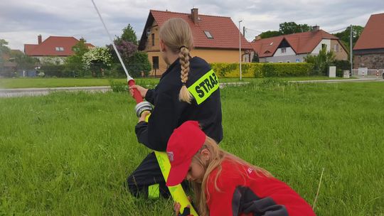 MŁODZI DRUHOWIE ROZWIJAJĄ STRAŻACKIE PASJE