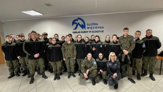 Młodzież z Głogowa zobaczyła, jak działa Służba Więzienna