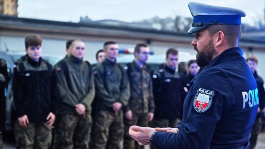 Młodzież z ZS im. Jana Wyżykowskiego poznała pracę głogowskiej Policji