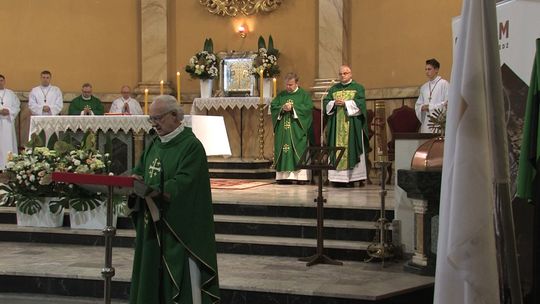 MNIEJSZA FREKWENCJA W KOŚCIOŁACH. Wierni modlą się w domach.