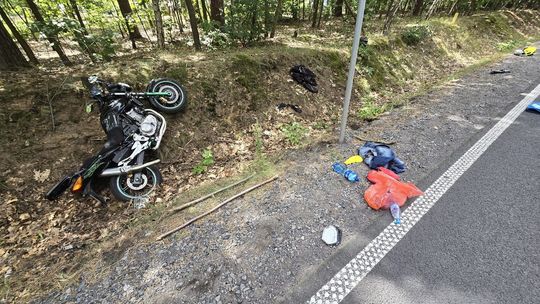 Motocyklista uderzył w Toyotę. Wypadek na trasie Lubiatów–Lubogoszcz