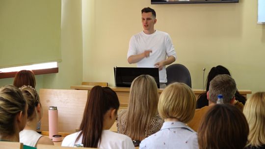 MÓWIŁ O BLASKACH I CIENIACH PIELĘGNIARSTWA W POLSCE