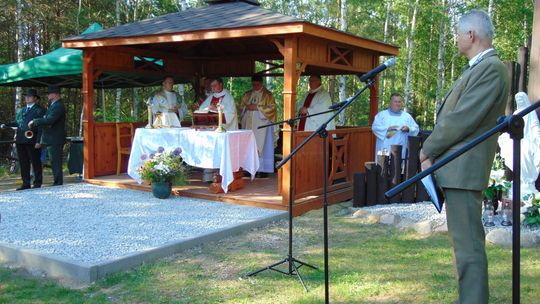Msza, wspomnienia i rodzinny piknik przy „Dębie Papieskim”