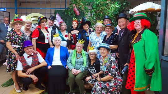 Muzyka, taniec i magia. Tak bawili się seniorzy w Maniowie