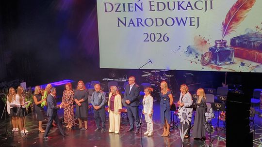 NAGRODY I PODZIĘKOWANIA DLA GŁOGOWSKICH NAUCZYCIELI