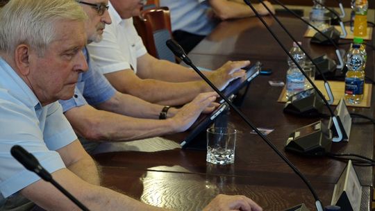 NIE MA ZGODY RADNYCH NA ZWOLNIENIE LESZKA SZULCA