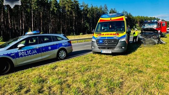 Nieudane wyprzedzanie zakończyło się wypadkiem. 51-latka trafiła do szpitala