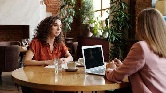 Niska wiarygodność? Sprawdź, jak skutecznie pozyskiwać opinie klientów