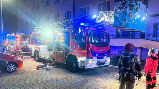 Nocny pożar mieszkania w Polkowicach. Ewakuowano 20 osób