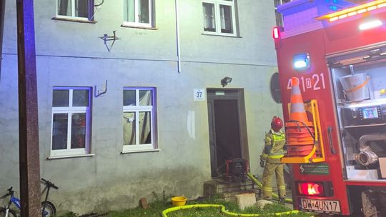 Nocny pożar w Głogowie. 17 osób musiało opuścić budynek