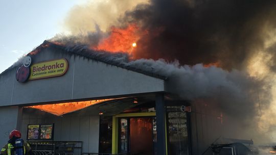 OGIEŃ DOSZCZĘTNIE STRAWIŁ MARKET
