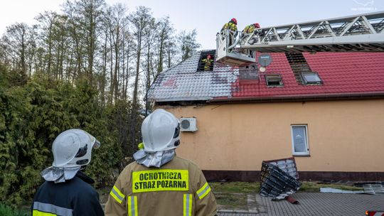 Ogień objął dach restauracji