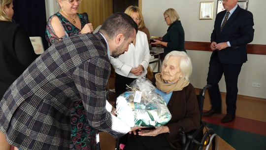 OPIEKUJĄ SIĘ STARSZYMI OD 40 LAT