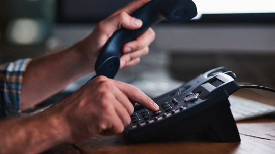 Oszustwa telefoniczne - uważaj na regułę 30 sekund