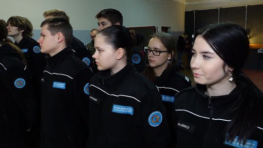 Nowe mundury i sprzęt dla uczniów III LO w Głogowie dzięki dotacji MON