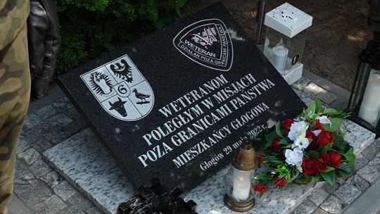 PAMIĄTKOWA TABLICA NA DZIEŃ WETERANA