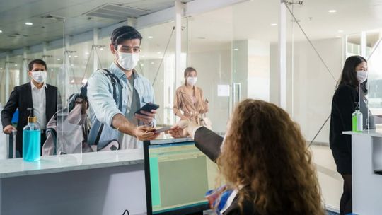 "Paszporty covidowe" w Polsce? Nad przepisami pracuje już UE