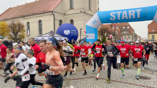 PATRIOTYZM W BIEGU. W POLKOWICACH ŚWIĘTOWANO NA SPORTOWO