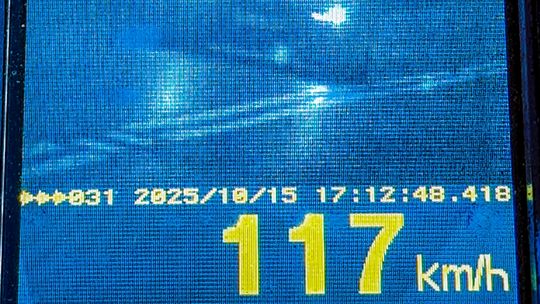 Pędził przez Lgiń 117 km/h – policja zatrzymała mu prawo jazdy