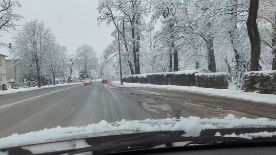 Pierwszy śnieg w Głogowie. Uważajcie dziś na drogach i chodnikach!