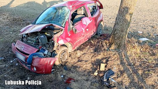 Pijany 40-latek rozbił auto w lesie. W środku było dziecko