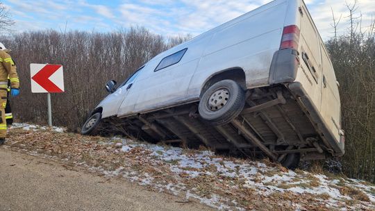 Pijany kierowca busa w rowie pod Kaczycami. Miał ponad 2,5 promila