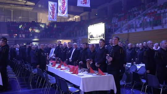 Piwna biesiada związkowców z NSZZ Solidarność w Lubinie. Muzyka, śmiech i tradycja