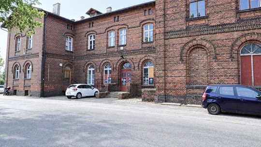 PKP KRĘCI NOSEM NA MIESZKANIA NAD DWORCEM