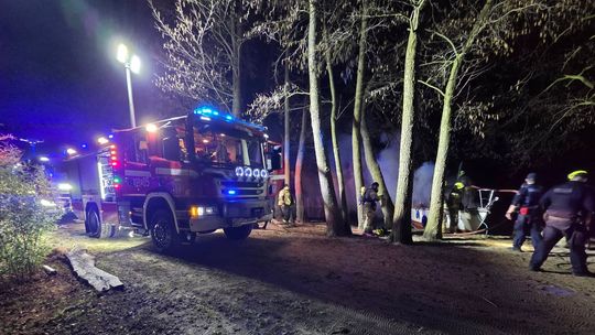 Płonąca łódź na Jeziorze Sławskim. Akcja OSP Sława i PSP Wschowa