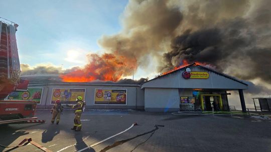 PŁONIE MARKET BIEDRONKA W POLKOWICACH