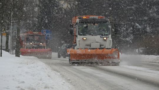 PŁUGI PRACUJĄ TEŻ W NOCY